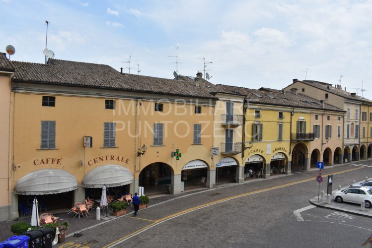 SORAGNA : SPAZIOSO UFFICIO IN CENTRO PAESE