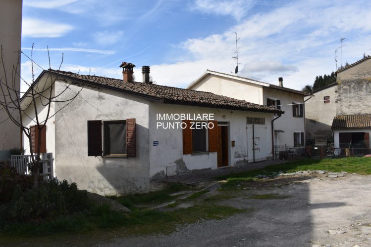 CASA CON STALLA E TERRENI A MOZZANO