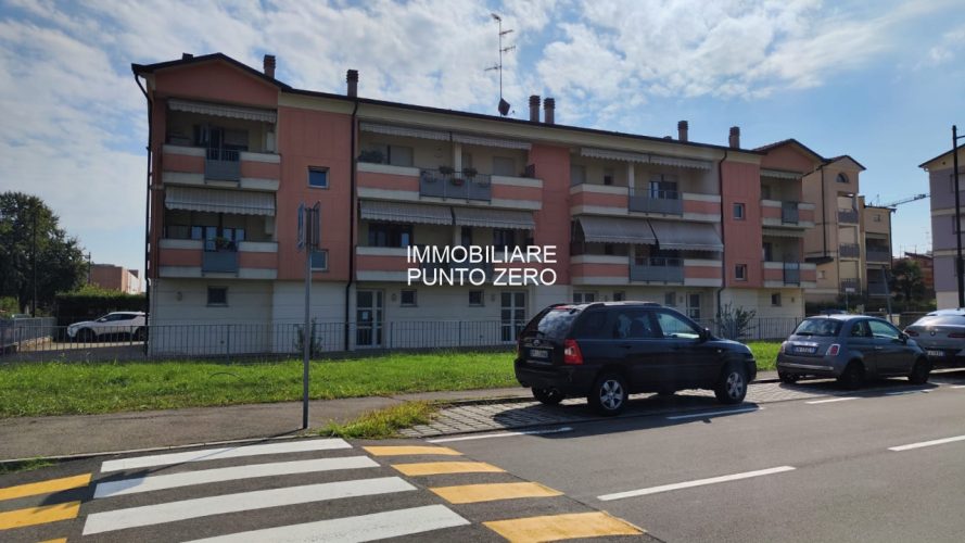 PARMA NORD: RECENTE BILOCALE CON TERRAZZO, DUE CANTINE E GARAGE