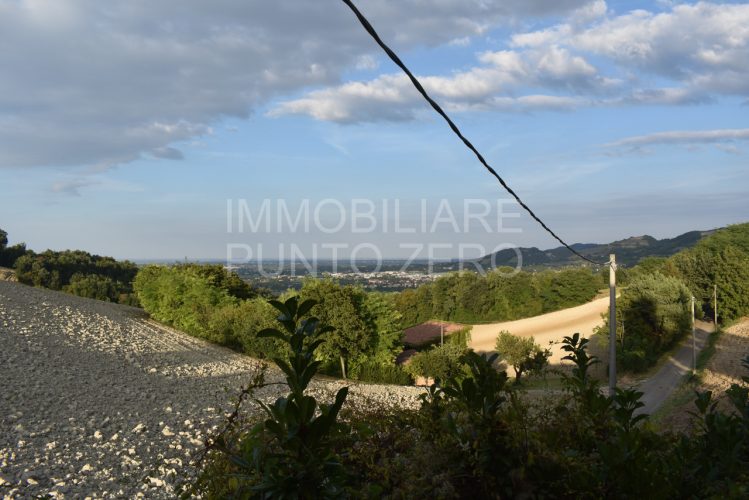 QUADRIFAMILIARE A GUARDASONE DI TRAVERSETOLO