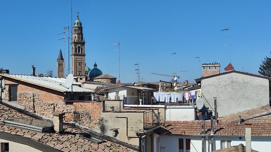 VISTA DUOMO E PRIVACY: MONOLOCALE RISTRUTTURATO NEL CENTRO DI PARMA