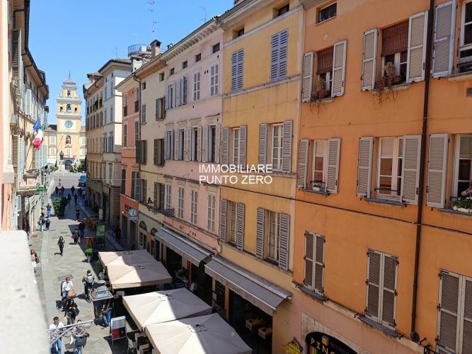 V.ZE PIAZZA GARIBALDI: SIGNORILE QUADRILOCALE RISTRUTTURATO