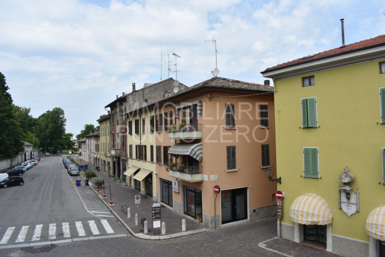 SORAGNA : SPAZIOSO UFFICIO IN CENTRO PAESE