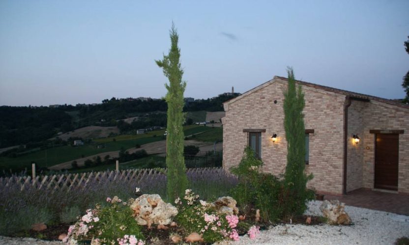 FERMO(MARCHE) SPLENDIDO AGRITURISMO CON 7 ETTARI DI TERRENO E PISCINA