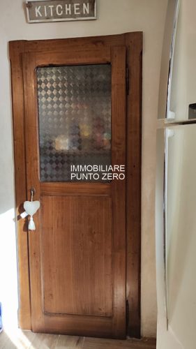 CANOSSA: PORZIONE DI CASA IN BORGO MEDIOEVALE