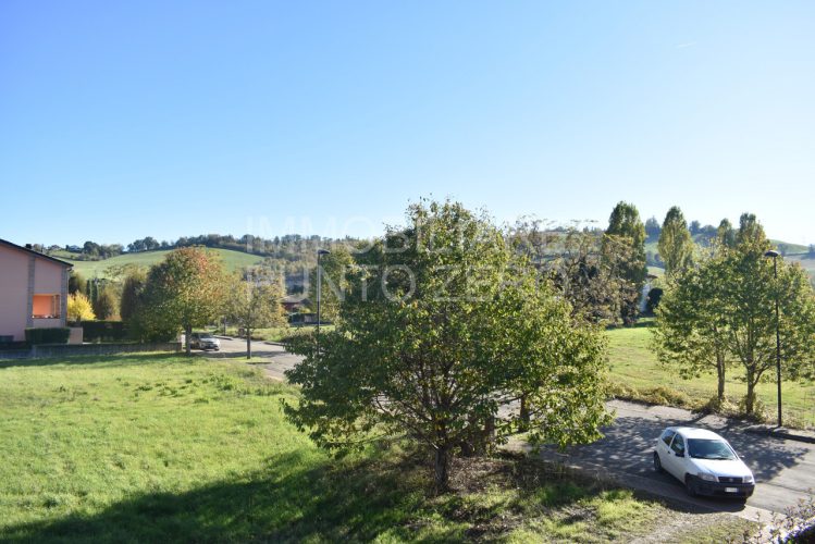 VILLA A SCHIERA CENTRALE A SANTA MARIA DEL PIANO