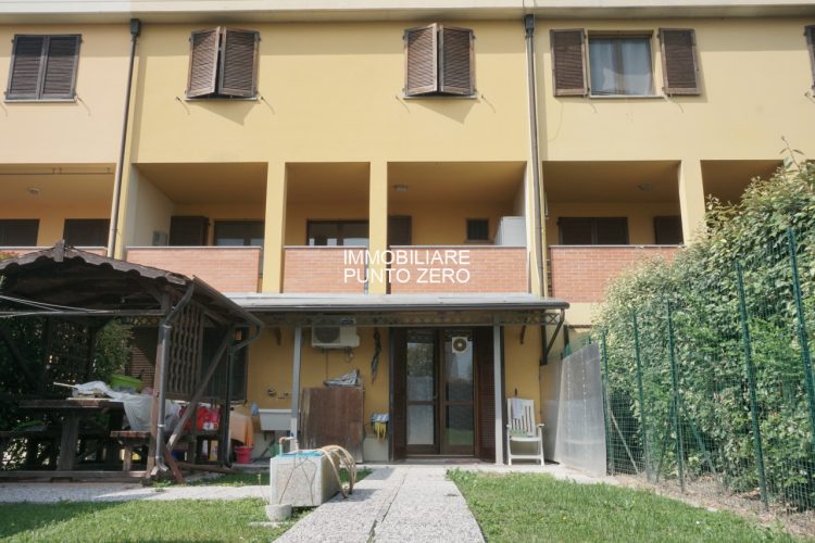 PARMA NORD: VILLA SCHIERA A SOLI 6 KM DALLA CITTA’