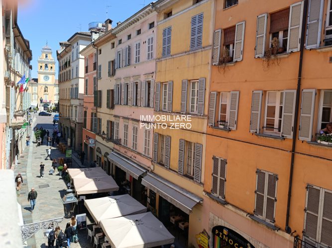 V.ZE PIAZZA GARIBALDI: SIGNORILE QUADRILOCALE RISTRUTTURATO