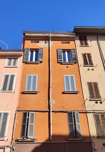 VISTA DUOMO E PRIVACY: MONOLOCALE RISTRUTTURATO NEL CENTRO DI PARMA