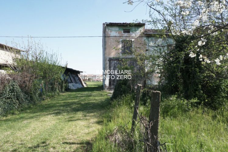 ESCLUSIVA OPPORTUNITÀ: RISTRUTTURA IL TUO RIFUGIO VERDE A MEZZANO SUPERIORE