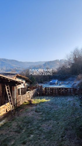 CANOSSA: PORZIONE DI CASA IN BORGO MEDIOEVALE