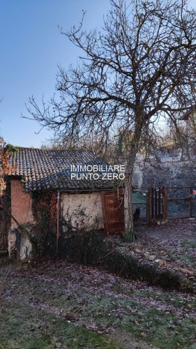 CANOSSA: PORZIONE DI CASA IN BORGO MEDIOEVALE